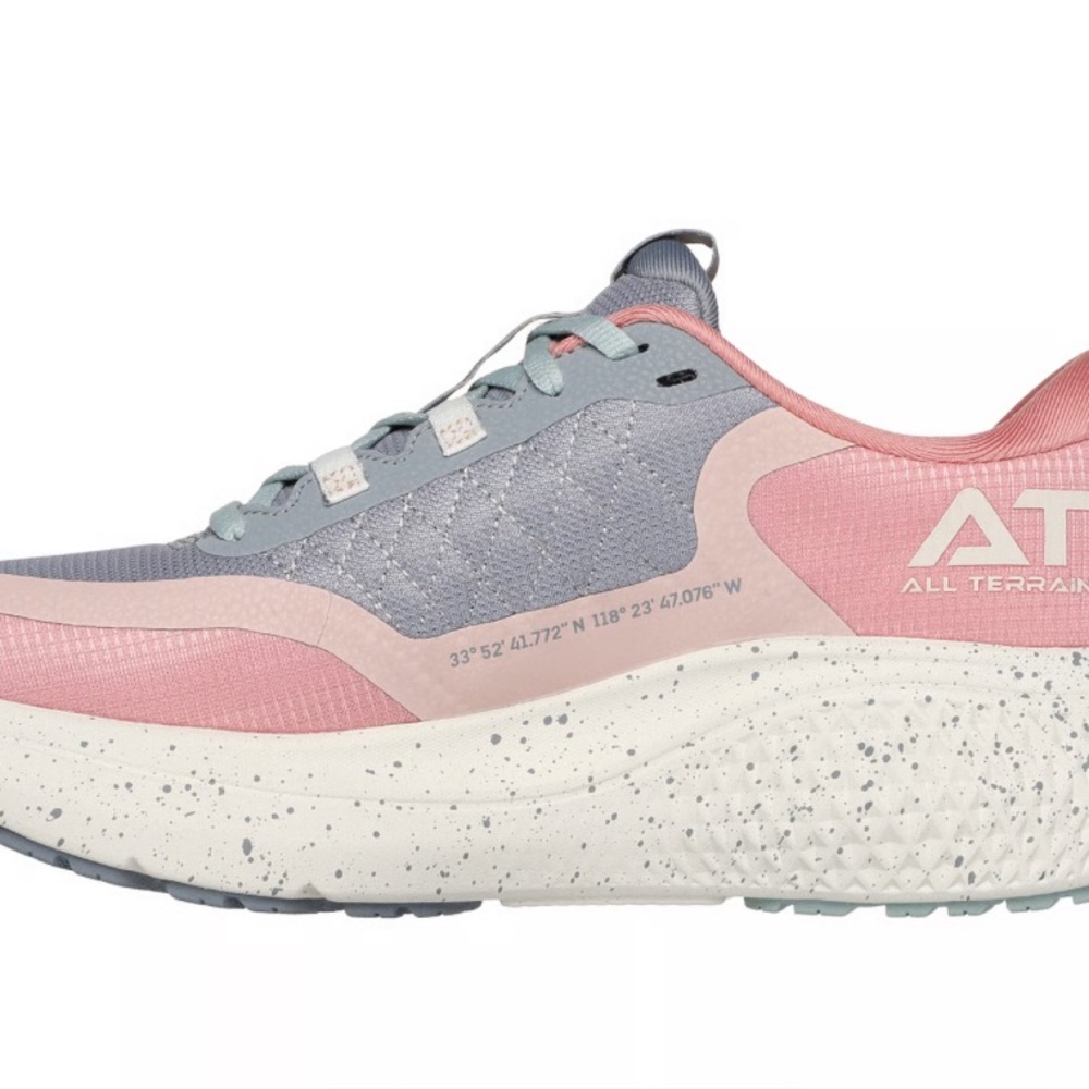 🩶🩷 Skechers Pink and Gray GO RUN Supersonic Max A/T size 9
FREE SHIPPING! 🆓